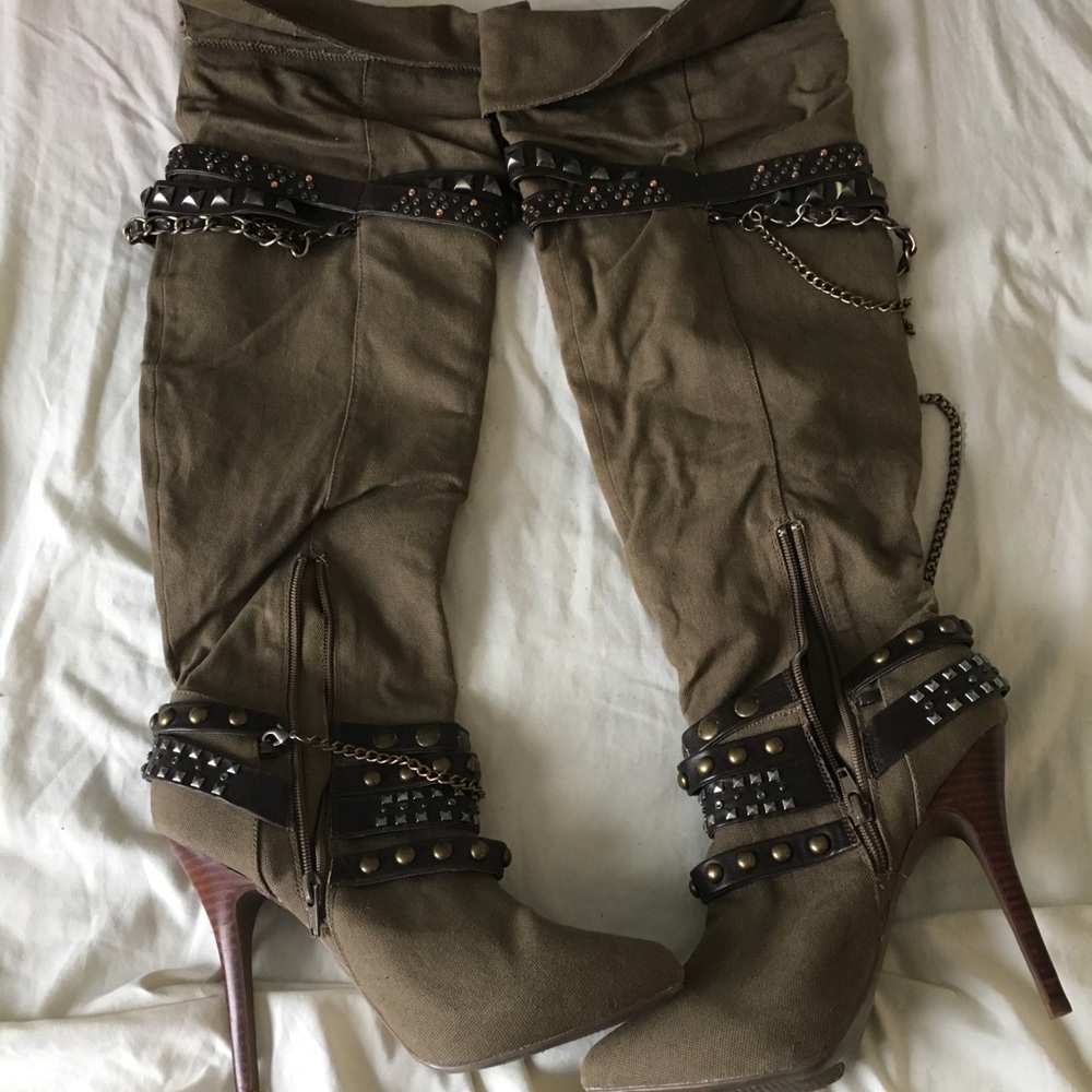Strappy chain boots